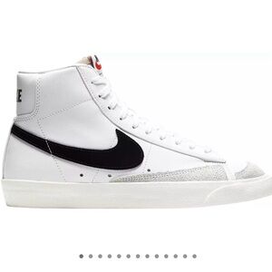 Nike Women’s Blazer Mid 77 Shoe